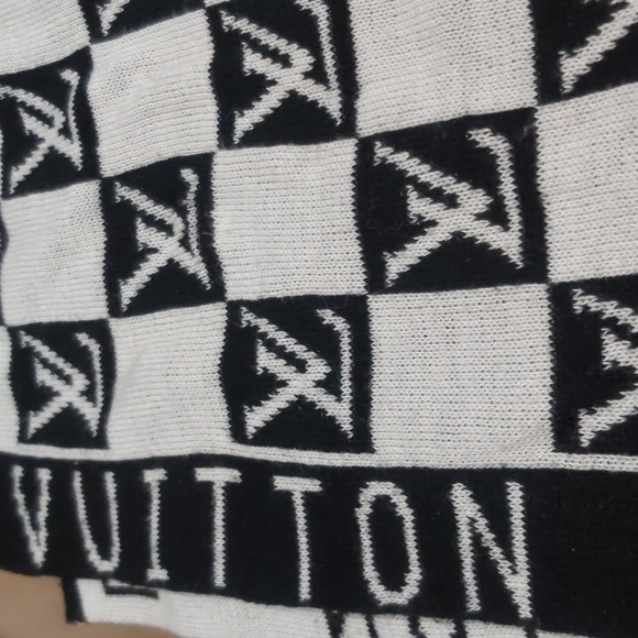 LOUIS Vuitton Knit Scarf - Picture 7 of 8